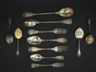 Vente aux enchères Partie de ménagère en argent, poinçon Minerve, modèle à double coquill