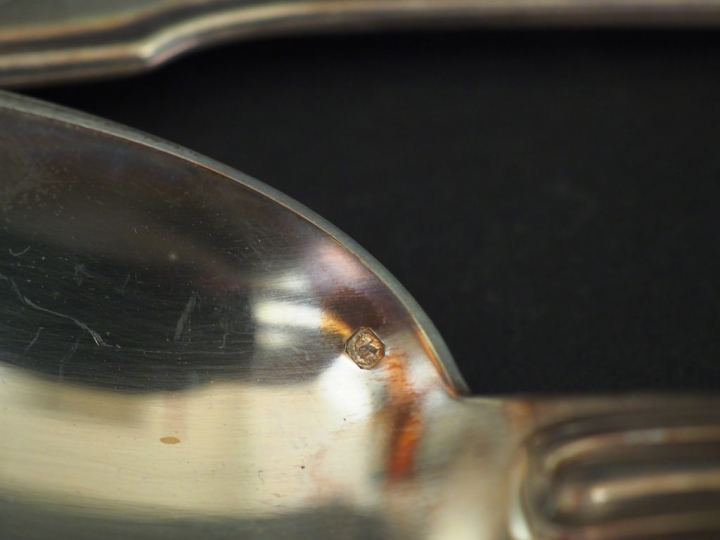 Partie de ménagère en argent, poinçon Minerve, modèle à double coquill