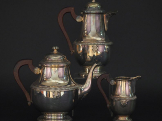 Vente aux enchères 	Service trois pièces en argent, poinçon Minerve, à décor de palmettes
