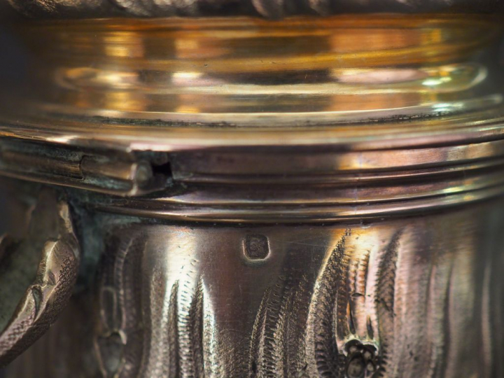 Verseuse Napoléon III de style rocaille en argent, poinçon Minerve, à 