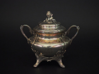 Vente aux enchères Sucrier de style Art Nouveau en argent, poinçon Minerve, à décor d'iri
