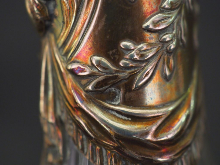 Aiguière de style Louis XVI en cristal et argent, poinçon Minerve, à d