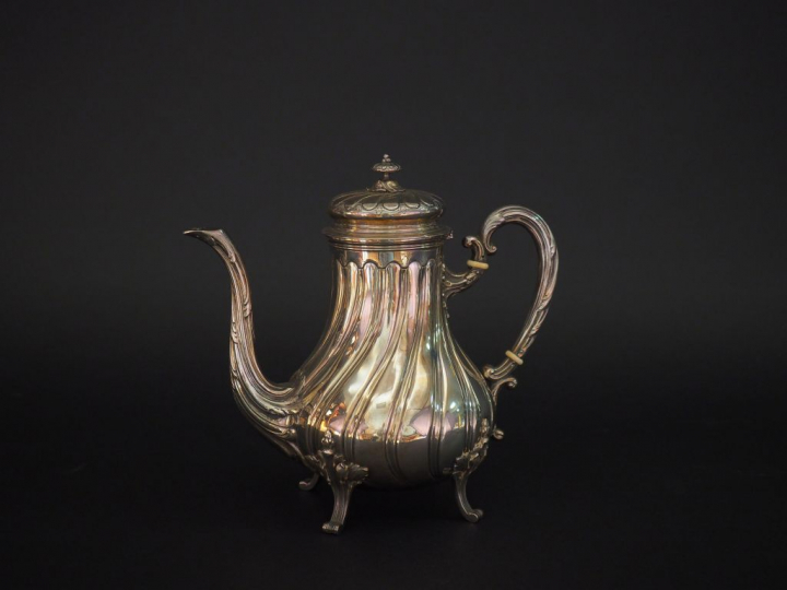 	Verseuse Napoléon III de style Louis XV en argent, poinçon Minerve, à