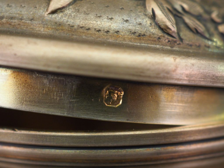 Sucrier tripode de style Louis XV en argent, poinçon Minerve, à décor 