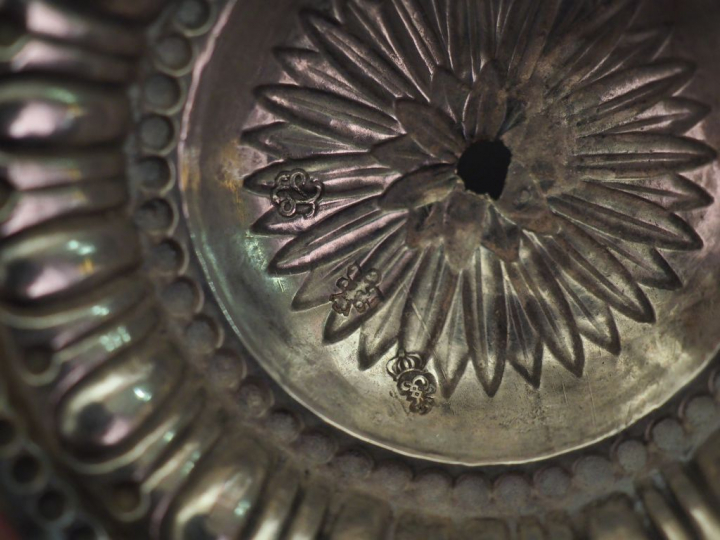 Garniture de table de style Louis XVI en argent, à décor ajouré d'amou