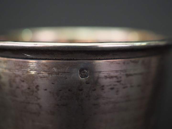 Deux différentes timbales en argent, poinçon Minerve, à décor de monog