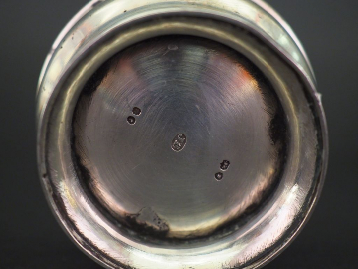 Ensemble comprenant :  - une louche à crème en argent, poinçon Minerve