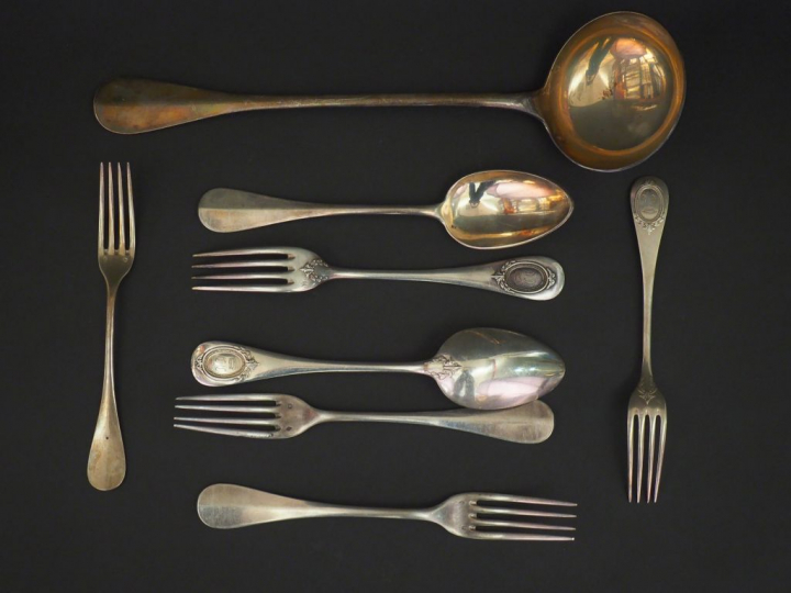 Louche de style Louis XVI en argent, poinçon Minerve, à décor de carto