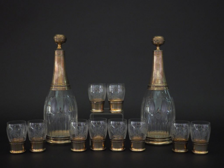 Service à liqueur de style Louis XVI en cristal gravé et argent, poinç