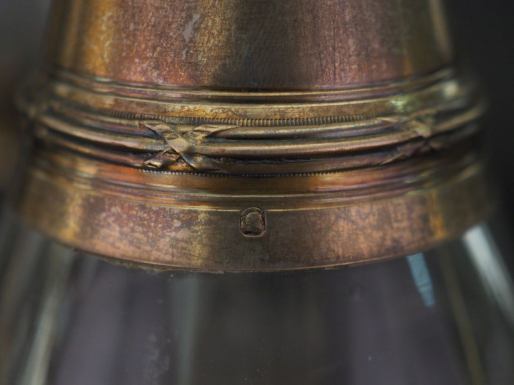 Service à liqueur de style Louis XVI en cristal gravé et argent, poinç