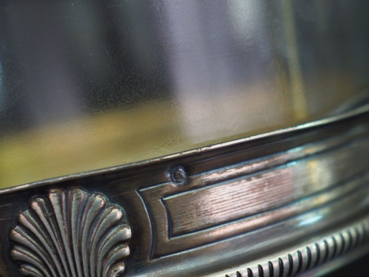 Verrine en cristal et argent, poinçon Minerve, à décor de coquilles.  