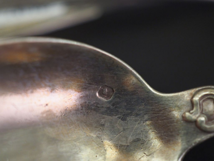 Ensemble comprenant :  - un couvert de  naissance en argent, poinçon M