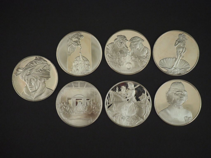 Ensemble comprenant sept différentes médailles de collection en argent
