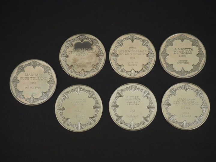 Ensemble comprenant sept différentes médailles de collection en argent