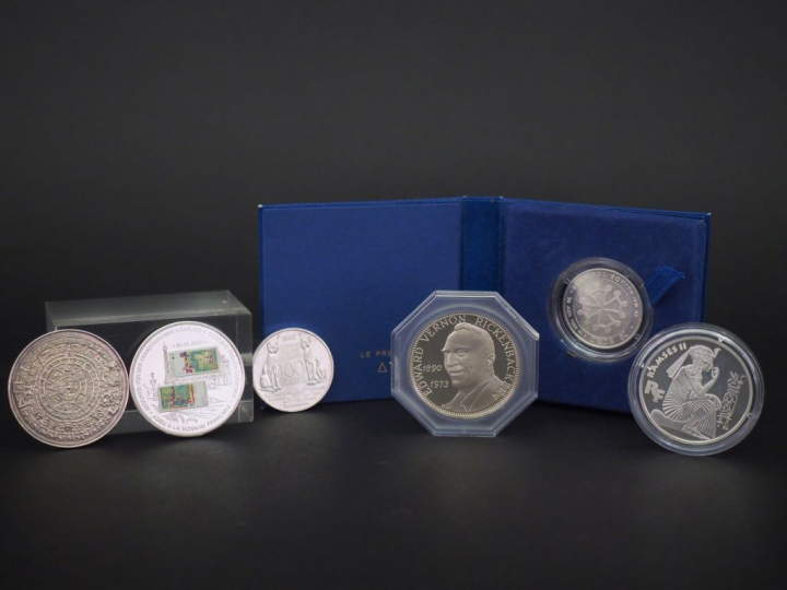 Ensemble comprenant : - une médaille méxicaine en argent.  Poids. 30 g