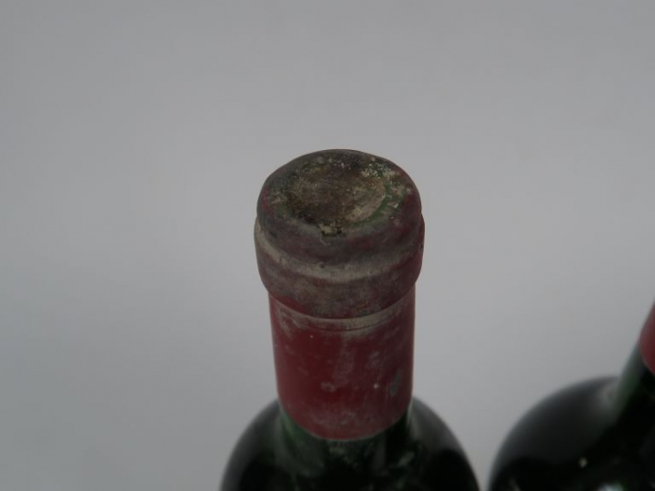 2 BOUTEILLES : 1 CHÂTEAU HAUT CORBIN GCC SAINT EMILION 1985 HEP/EA/ELS