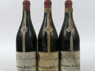 Vente aux enchères 3 BOUTEILLES CLOS DE VOUGEOT BOUCHARD AINE   FILS - 1955 - 1 PRESUMEE 