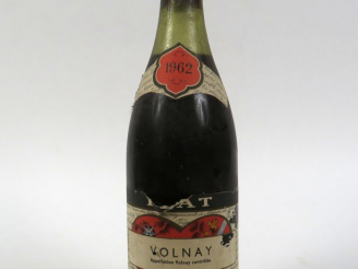 Vente aux enchères 1 BOUTEILLE VOLNAY PIAT - 1962 - 3 CM/ELA/BS