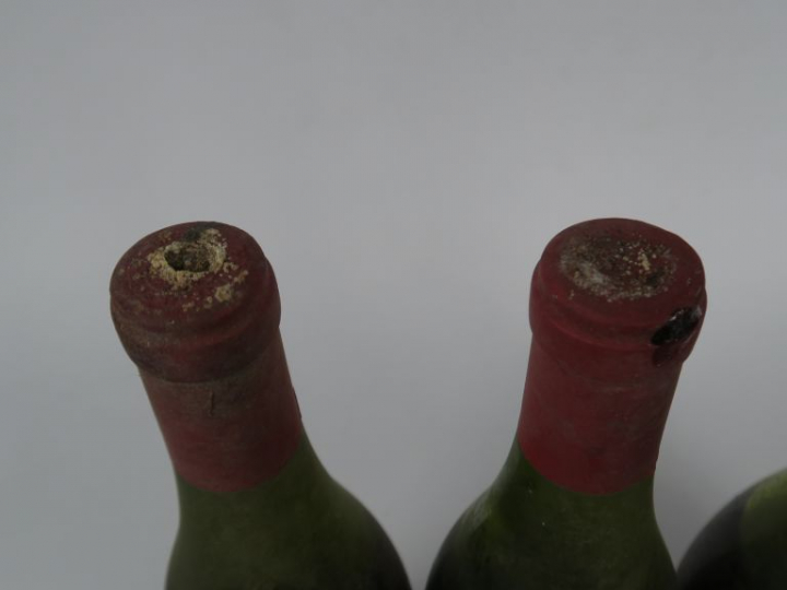 4 BOUTEILLES CHÂTEAU CORTON GRANCEY LOUIS LATOUR - 1971 - 6 CM/2 à 6,5