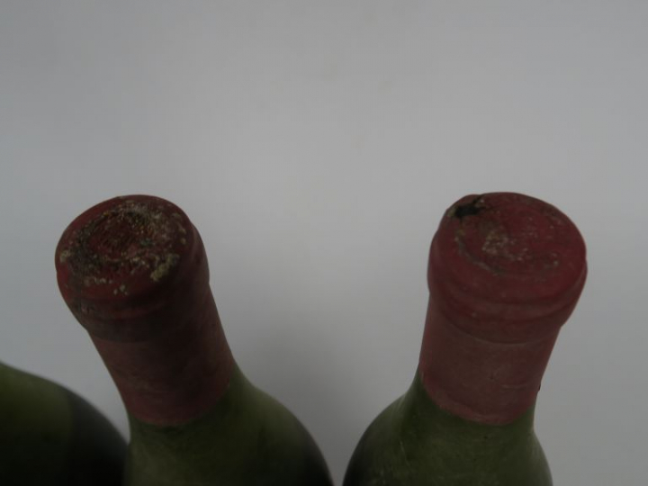 4 BOUTEILLES CHÂTEAU CORTON GRANCEY LOUIS LATOUR - 1971 - 6 CM/2 à 6,5
