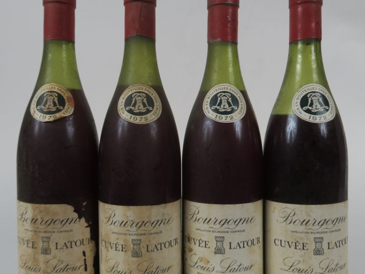 4 BOUTEILLES CUVEE LATOUR LOUIS LATOUR - 1972 - 2 à 4,5 CM/5 CM/7 CM/E