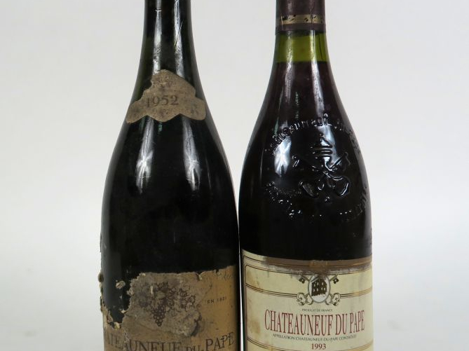 2 BOUTEILLES : 1 CHÂTEAUNEUF DU PAPE LA PROMENADE DES PAPES 1993 ELT -