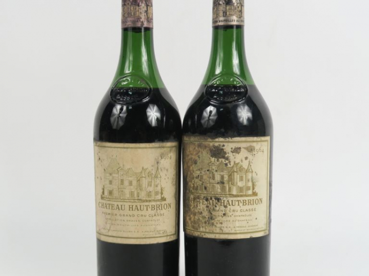 2 BOUTEILLES CHÂTEAU HAUT BRION 1er GCC GRAVES - 1964 - 5,5 CM/1 EA/1 