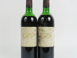 Vente aux enchères 2 BOUTEILLES CHÂTEAU MARGAUX 1er GCC MARGAUX - 1974 - 1 HEP/1 BEP/ES/E