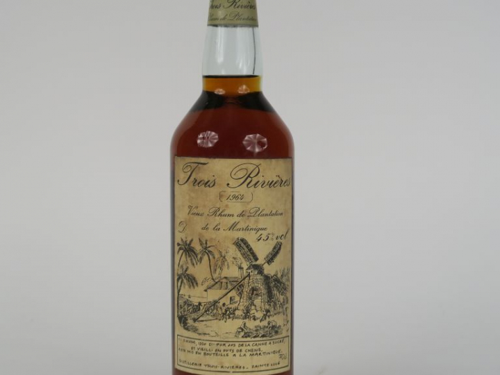 1 BOUTEILLE VIEUX RHUM TROIS RIVIÈRES 45° - 1964