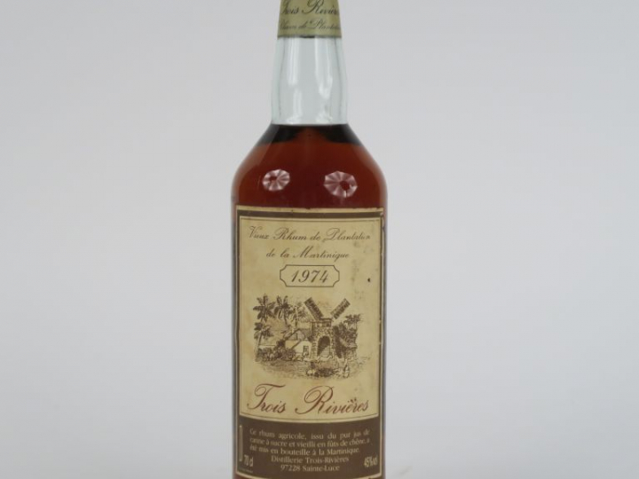 1 BOUTEILLE VIEUX RHUM TROIS RIVIÈRES 45° - 1974
