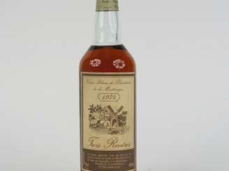 Vente aux enchères 1 BOUTEILLE VIEUX RHUM TROIS RIVIÈRES 45° - 1974