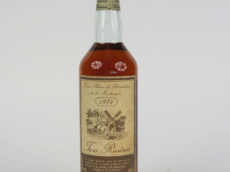 Vente aux enchères 1 BOUTEILLE VIEUX RHUM TROIS RIVIÈRES 45° - 1974