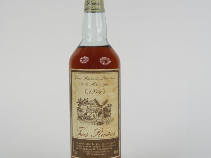 1 BOUTEILLE VIEUX RHUM TROIS RIVIÈRES 45° - 1974