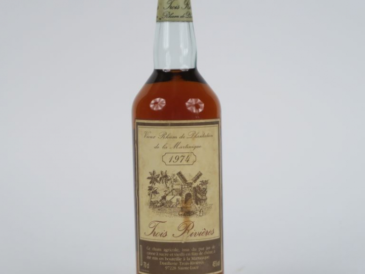 1 BOUTEILLE VIEUX RHUM TROIS RIVIÈRES 45° - 1974