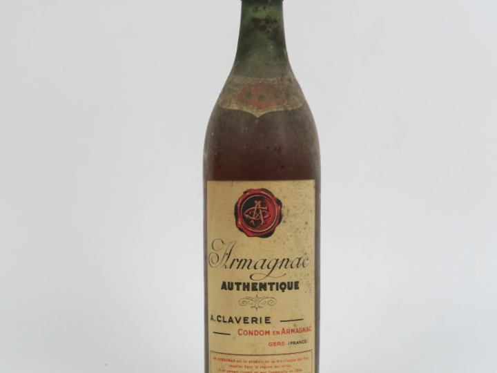 1 VIEILLE BOUTEILLE ARMAGNAC 'AUTHENTIQUE' CLAVERIE '***'