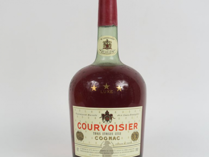 1 MAGNUM COGNAC COURVOISIER ' TROIS ETOILES LUXE' - COFFRET