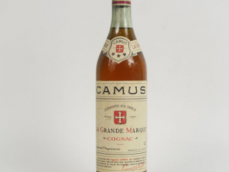Vente aux enchères 1 VIEILLE BOUTEILLE COGNAC CAMUS 'LA GRANDE MARQUE'