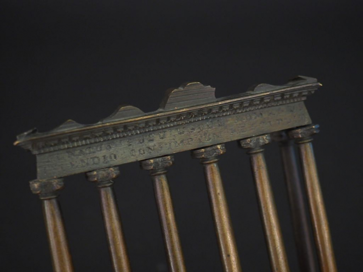 Souvenir du Grand Tour.  "portique antique" Bronze, socle marbre jaune