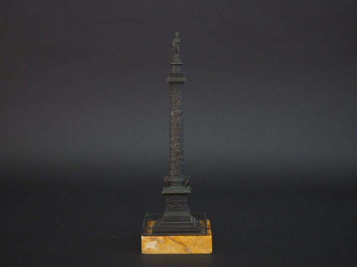 Souvenir du Grand Tour. "colonne Vendome" Bronze, socle marbre jaune d