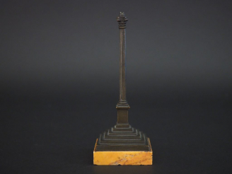 Vente aux enchères Souvenir du Grand Tour.  "colonne corinthienne" Bronze XIXème, socle m