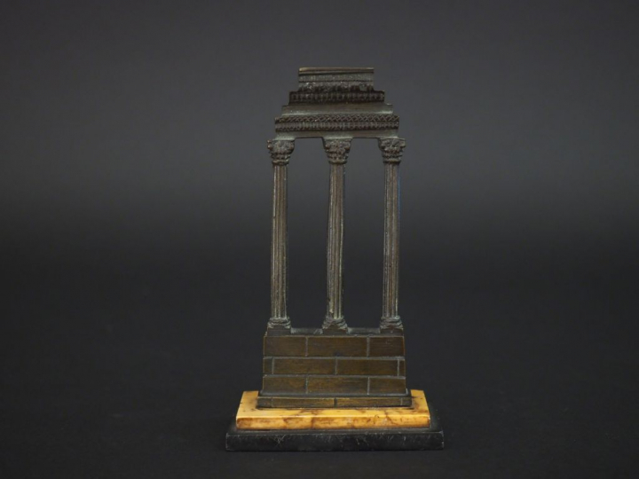 Souvenir du Grand Tour.  "portique antique" Bronze, socle en marbre ja