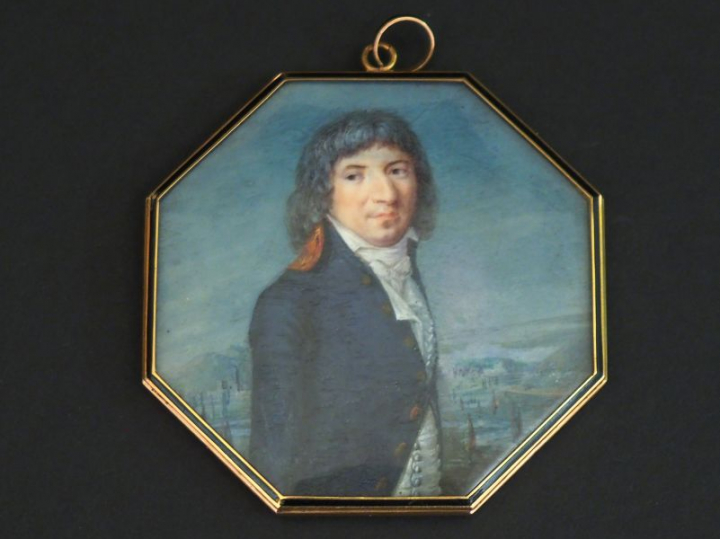 Miniature XIXème, "portrait d'homme au jabot", monogramme en cheveux a