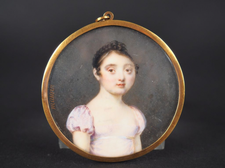 MAURIN.  	Miniature Directoire « portrait de jeune fille à la robe de 