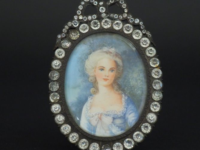 Miniature de style Louis XVI "jeune femme à la robe bleue", dans un ca