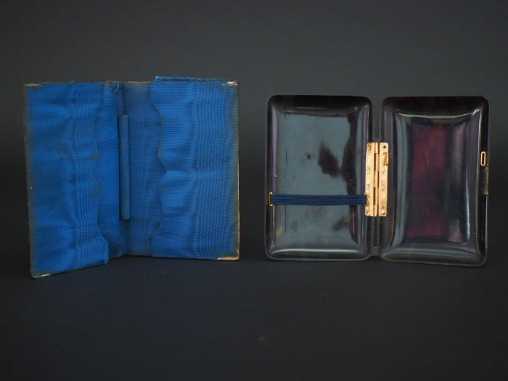 Carnet de bal Napoléon III en écaille et métal doré à décor de cartouc