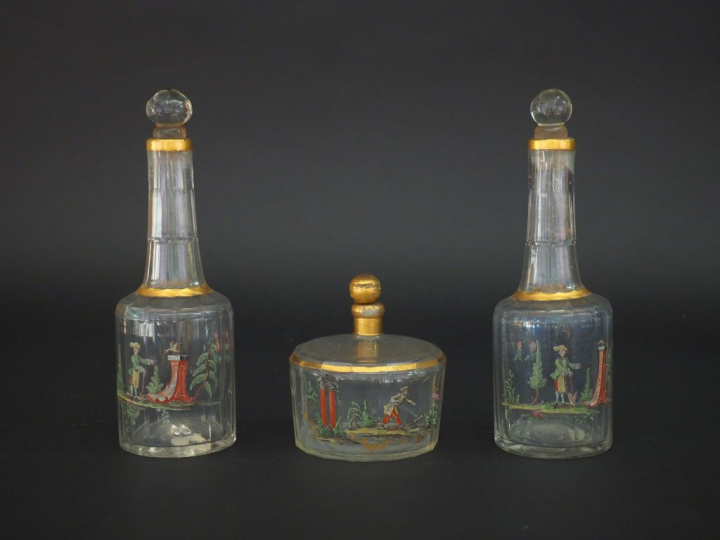 Garniture de toilette fin XVIIIème début XIXème en verre émaillé et do