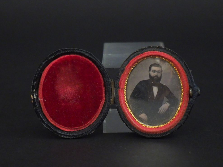 Daguérréotype XIXème "portrait d'homme", dans son étui en cuir et velo