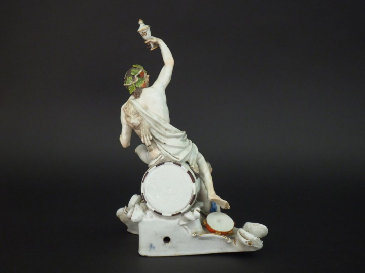 MEISSEN. Groupe XVIIIème en porcelaine polychrome figurant Bacchus ass