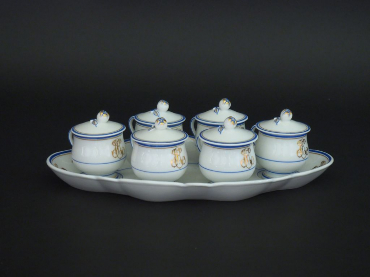 Macé à la ville de Sèvres.  6 pots couverts à sorbet Napoléon III en p