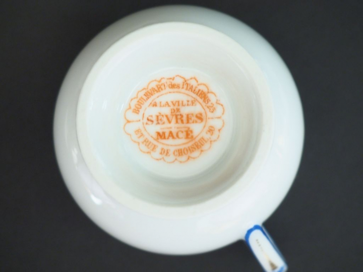 Macé à la ville de Sèvres.  6 pots couverts à sorbet Napoléon III en p